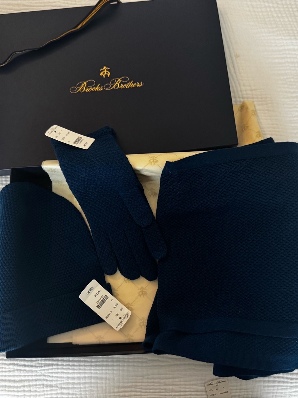 BROOKS BROTHERS WAFFLE KNIT, MERINO WOOL HAT, SCARF, AND GLOVE SET NEW